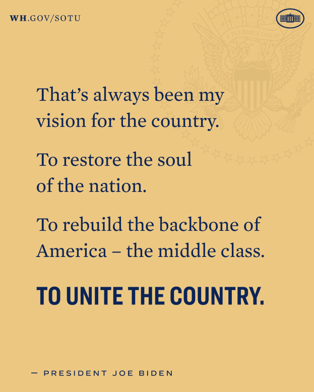 Ein Plakat mit einem Zitat des Präsidenten Joe Biden, das besagt: "Das war immer meine Vision für das Land, das Seelenheil der Nation wiederherzustellen, den Rücken der USA - die Mittelschicht - zu stärken, um das Land zu vereinen.", das die Einheit und Stärke betont.