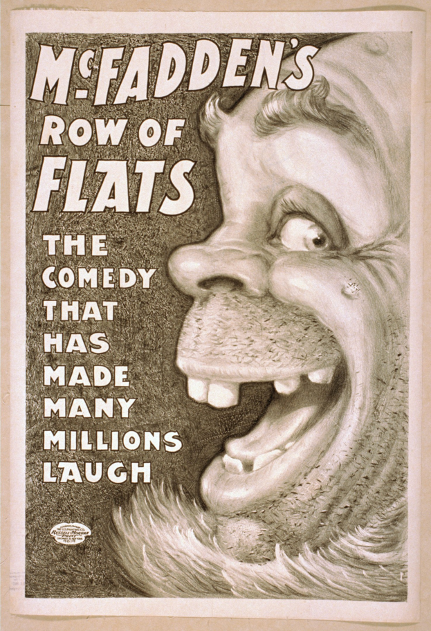 Ein Plakat mit einer Person mit breitem, zahnreihenweisem Grinsen, wilden Haaren und einem hellgelben Hintergrund, mit dem Text "McFadden's Row of Flats: Die Comedy, die viele Millionen zum Lachen gebracht hat" darauf.