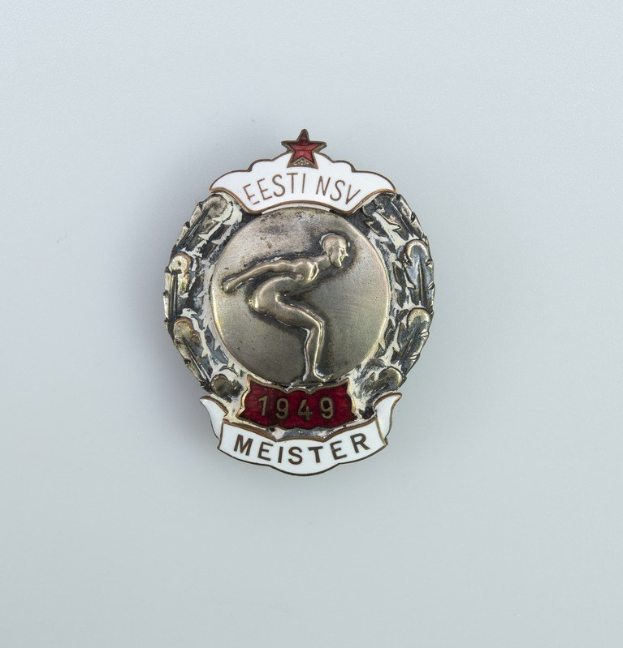 Silberner Anstecker mit rotem Stern und Text - Emblem der deutschen Olympischen Spiele 1949.
