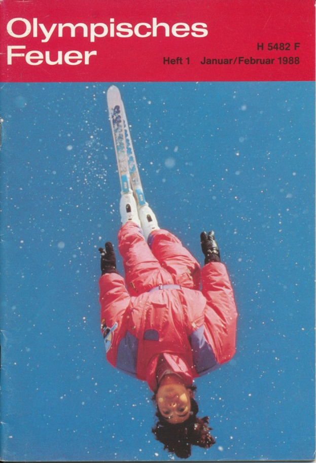 Ein Buchumschlag mit einem Skifahrer in der Luft, der einen Skianzug trägt, mit der Aufschrift "Olympische Spiele Feuer - Heft 1 - Januar/Februar 1988".