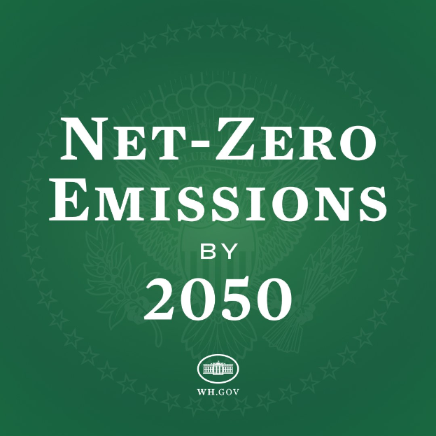 Weißer fetter Text auf einem grünen Hintergrund mit der Aufschrift "net-zero emissions by 2050."