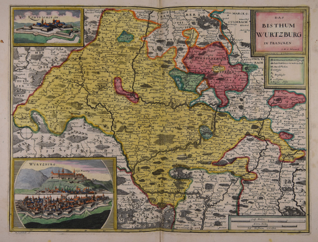 Ein altes Buch mit einer detaillierten Karte von Deutschland in der Mitte, die Provinzen, Städte und ihre Grenzen zeigt, mit begleitendem Text.