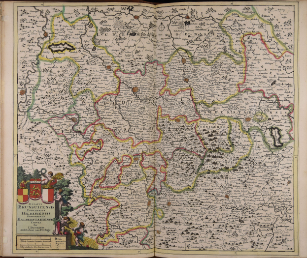 Offenes Buch mit detaillierter Deutschlandkarte, die geografische Merkmale wie Flüsse, Berge und Städte zeigt, sowie begleitenden Text.